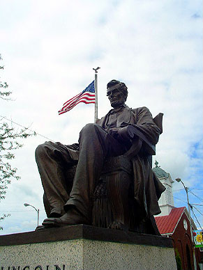 A statue of Lincoln in Hodgenville