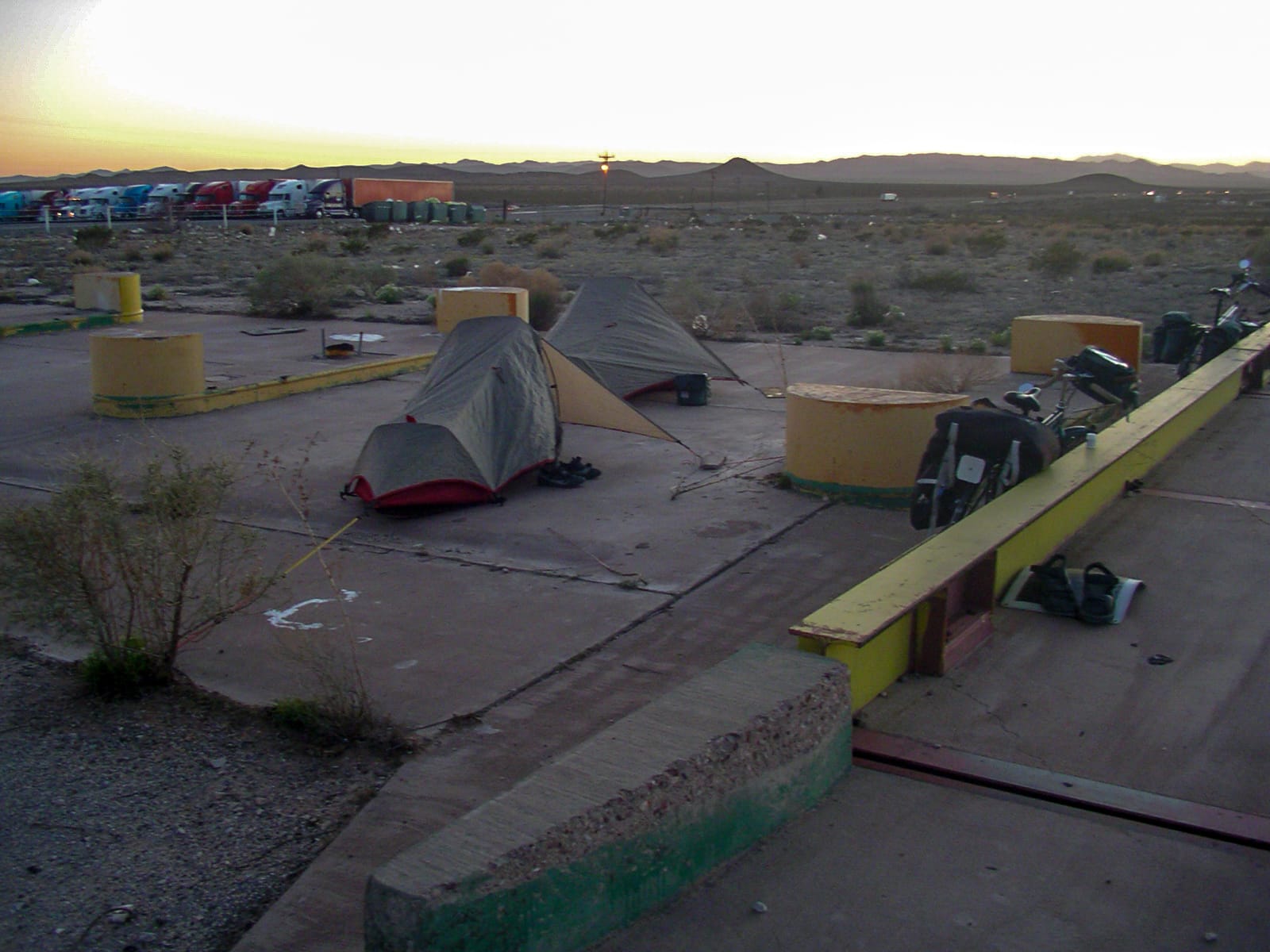 Camping at a truck stop in Plateau